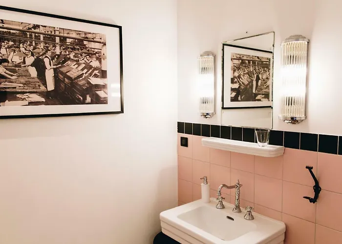 La Maison D'ambronay Pensión 3*